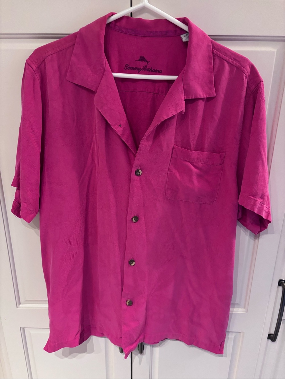 Tommy Bahama Men’s Fuchsia Short-Sleeve Button-Up Shirt 100% silk large